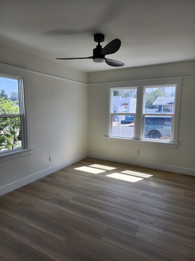Photo - 4852 Cypress St