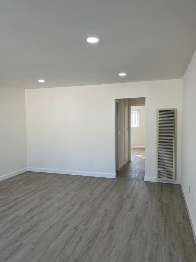 Living Room - 18371 Patterson Ln Unit Marie