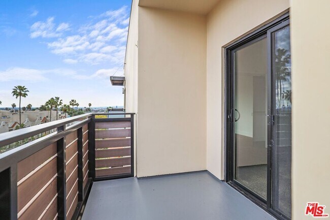 Photo - 7260 Hawthorn Ave Unit 207