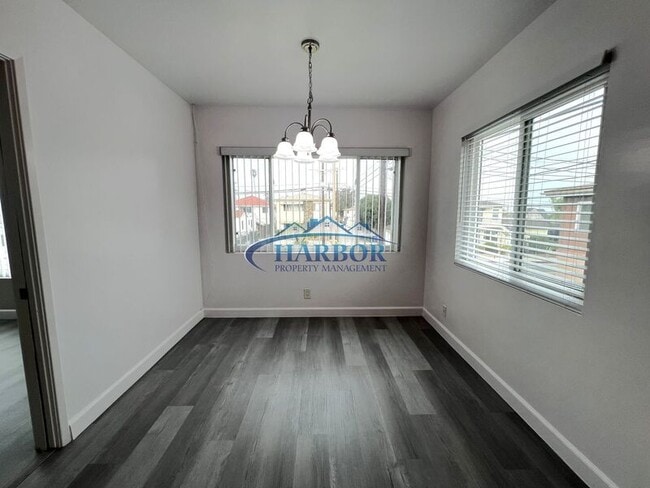 Photo - 1025 W 25th St