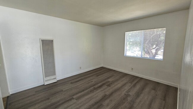 Photo - 2522-2522 1/2 Unit 2522 1/2