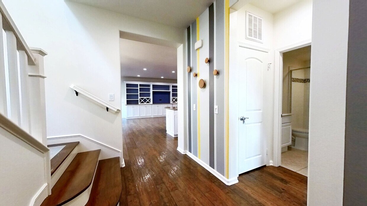 3D Tour - 73 City Stroll