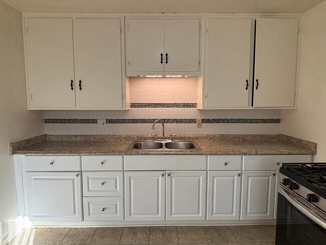 Photo - 1131 Georgia St