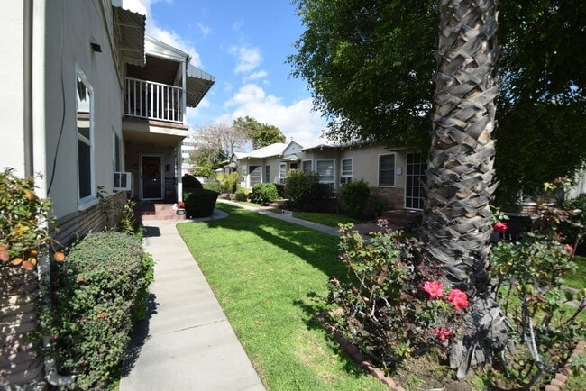 Building Photo - 10839 Moorpark St Rental