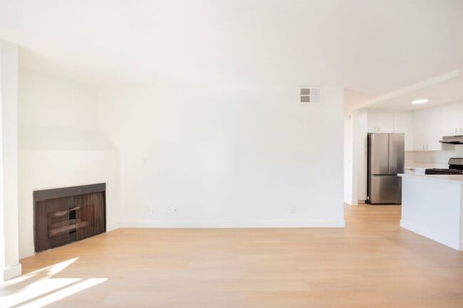 Photo - 10020 Zelzah Ave Unit 213