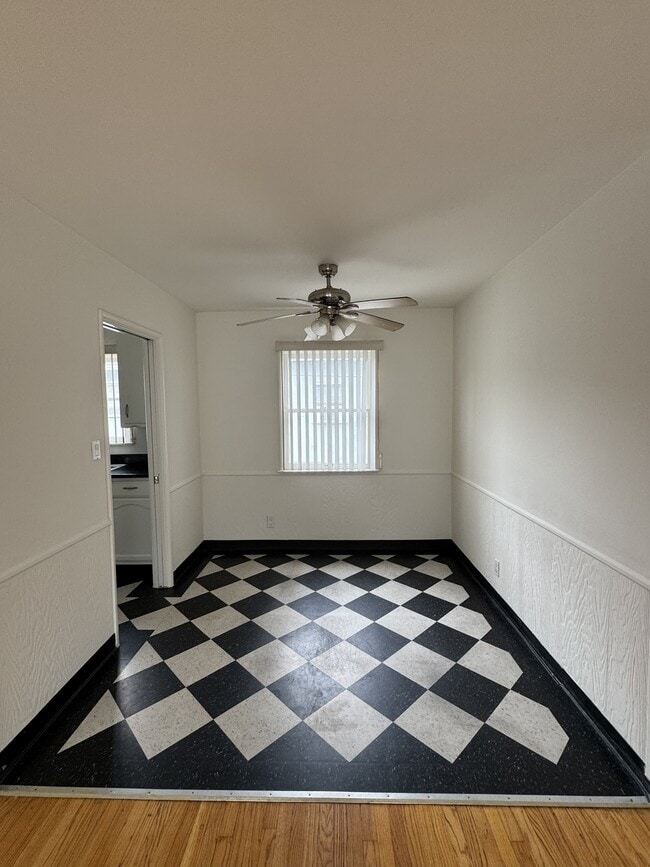 Photo - 4935-4941 Whitsett Ave