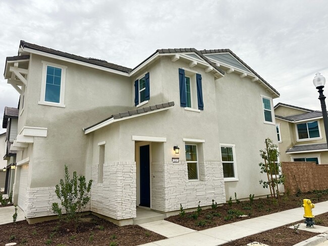 Building Photo - Brand-New Modern Home in Ontario – Solar Included!