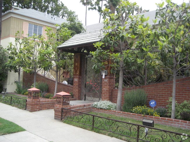 Building Photo - 1648 Ogden Dr Unit #5 Rental