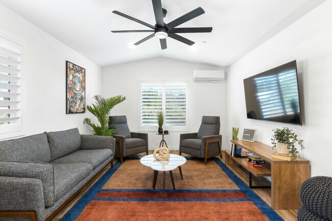 Building Photo - 663 S Tulip St Unit 1