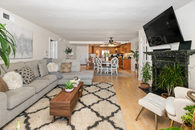 looking toward kitchen - 184 Date Ave Unit 184 Date Avenue