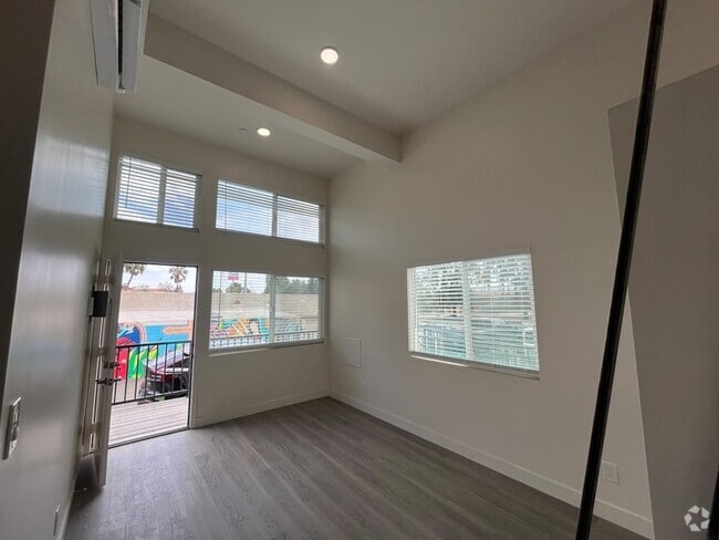 Building Photo - 136 W San Ysidro Blvd Rental
