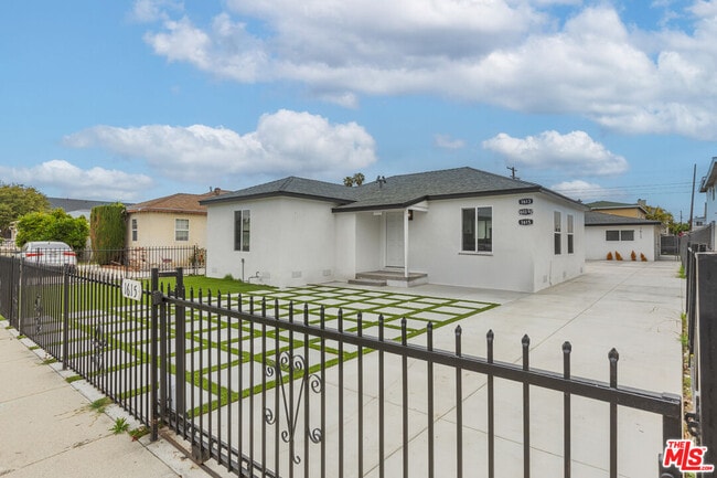 Photo - 1615-1615 W 209th St House