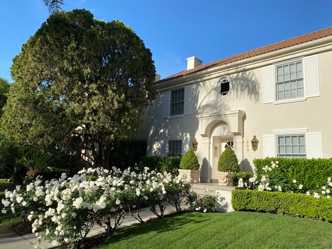 Photo - 209 S Hamilton Dr Unit 209