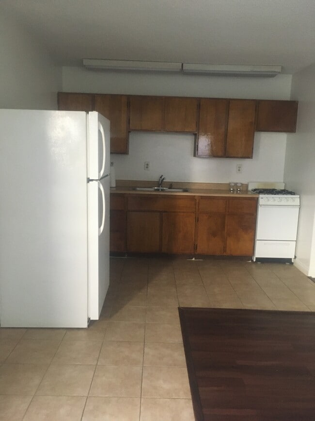 Kitchen View - 545 W Doran St Unit D