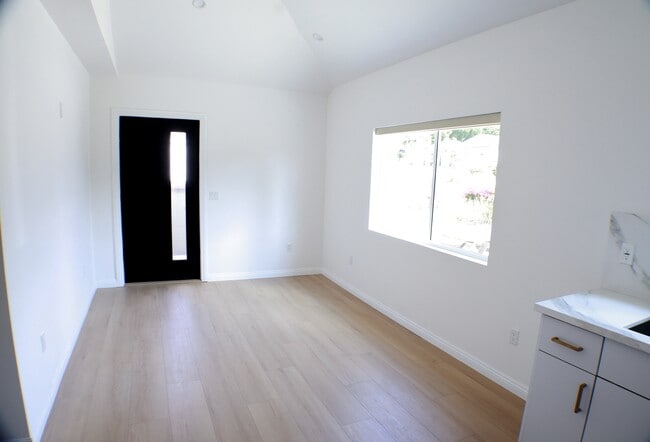 Photo - 13127 Azores Ave