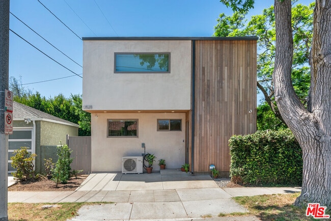 Photo - 1352 Pacific St