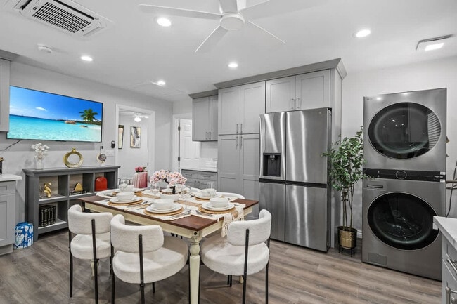 Photo - 10983 Parkdale Ave Unit ID1465001P