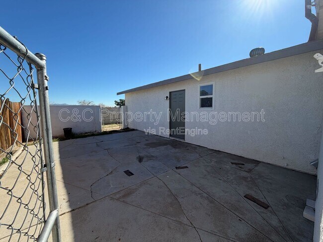 Photo - 16280 Lorene Dr