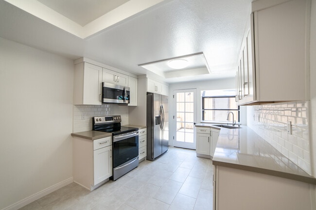 Photo - 9743 Reseda Blvd #3