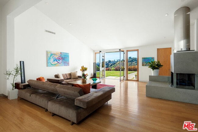 Photo - 817 Enchanted Way