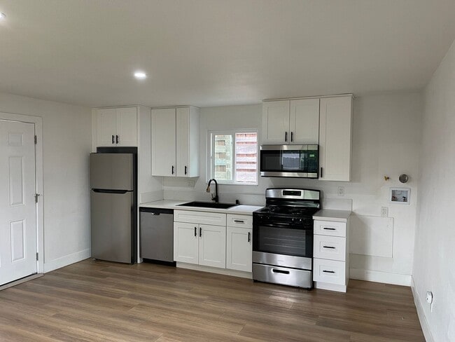 Building Photo - COL4251-53 Unit COL4253-ADU