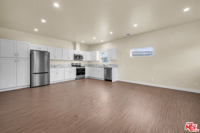 Building Photo - 6625 Duchess Dr Rental