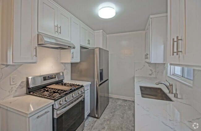 Building Photo - Remodeled & Incredibly Charming, 1BR1BA No... Unit 206 Rental