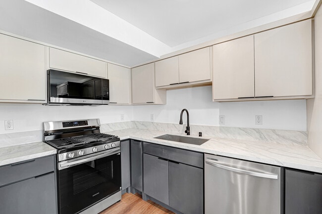 Building Photo - 356 1/2 N Chicago St Unit 356 1/2