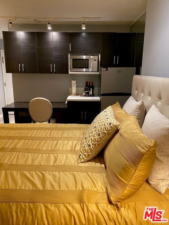 Building Photo - 10660 Wilshire Blvd Unit 101