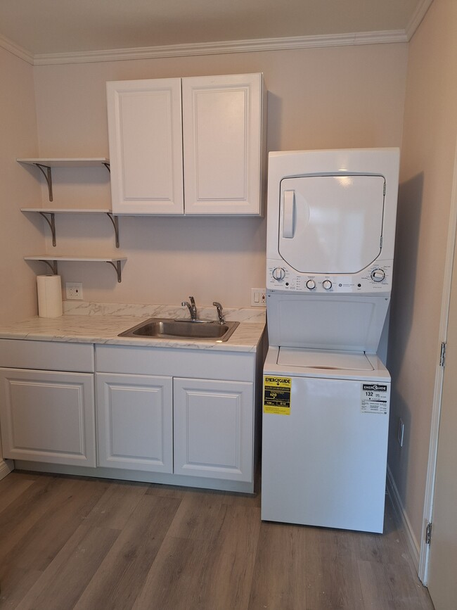 Photo - 16663 Victory Blvd Unit 16661