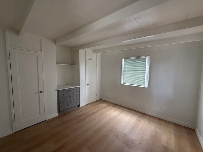 Building Photo - 40360 Mayberry Ave Unit 260 Mayfair  D