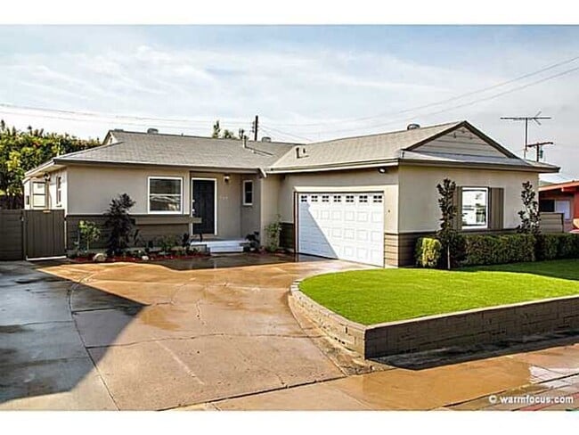 Building Photo - 5657 Barclay Ave