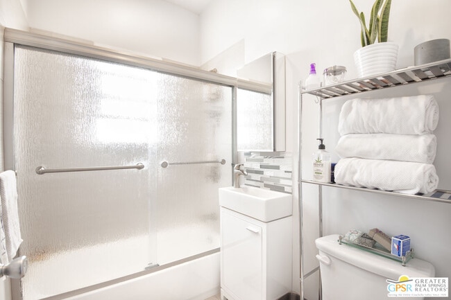 Photo - 250 S Kenmore Ave