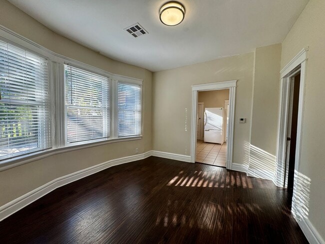 Photo - OAKVILLA Unit 533