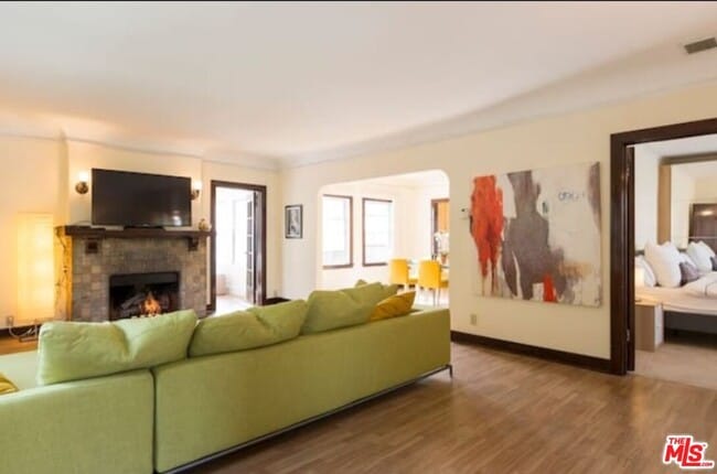 Photo - 611 Beachwood Dr