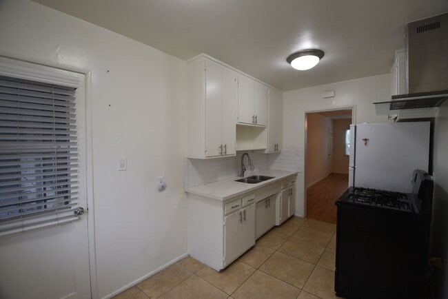 Photo - 6308 Vineland Ave Unit 03
