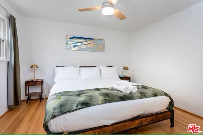 Photo - 604 Venezia Ave Unit 2