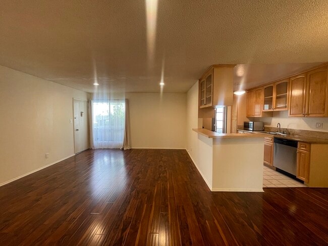 Photo - 5330 Zelzah Ave Unit 4