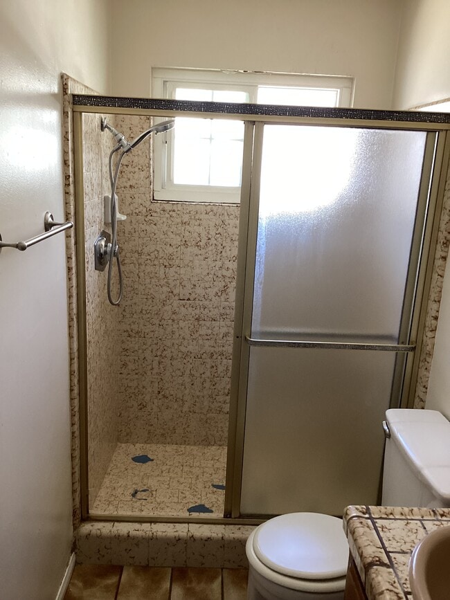 Photo - 1137 E 37th St