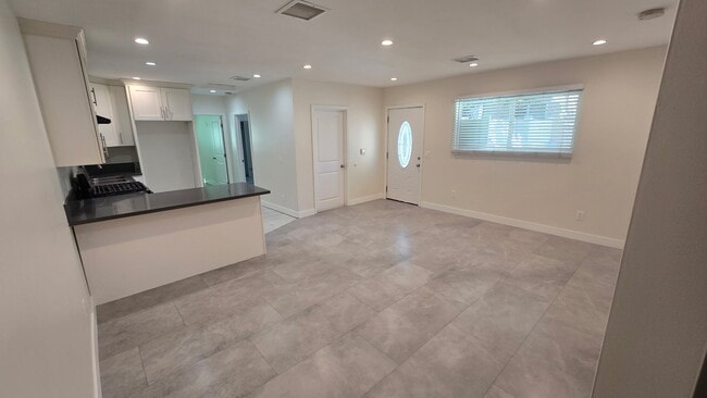 Photo - 6724 Simpson Ave