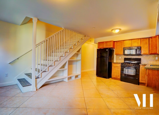 Building Photo - 1245.5 W 37th Dr