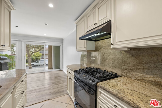 Photo - 423 S Rexford Dr Unit 106