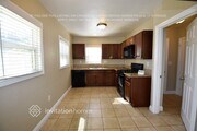 Photo - 1221 E Roosevelt Rd House