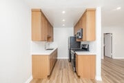 1BR, 1BA - 675SF - Kitchen - 11520 Menlo Ave