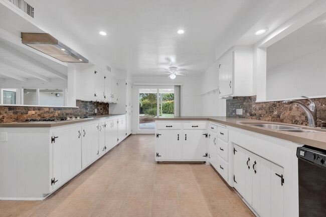 Photo - 9339 Louise Ave