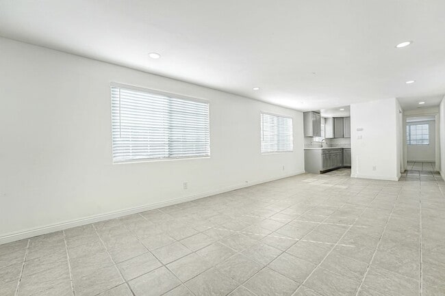 Photo - 400 W 109th St