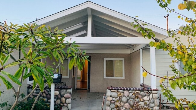 Huntington Beach Charming 3 Bedroom House - Huntington Beach Charming 3 Bedroom House