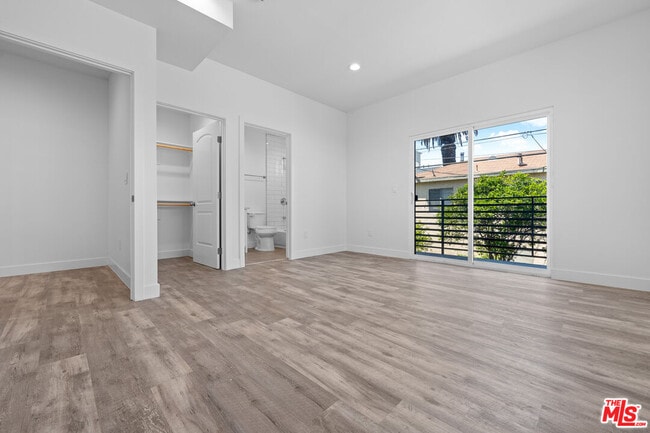 Photo - 603 W 41st Pl
