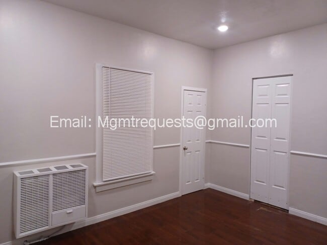 Building Photo - 3343 Lime St Unit 1