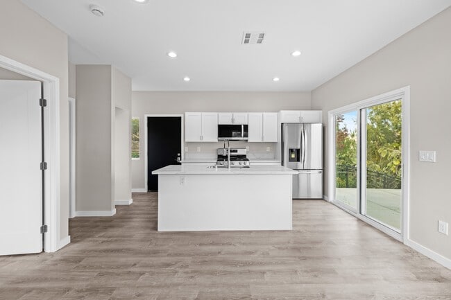 Photo - 5564 Hamill Ave